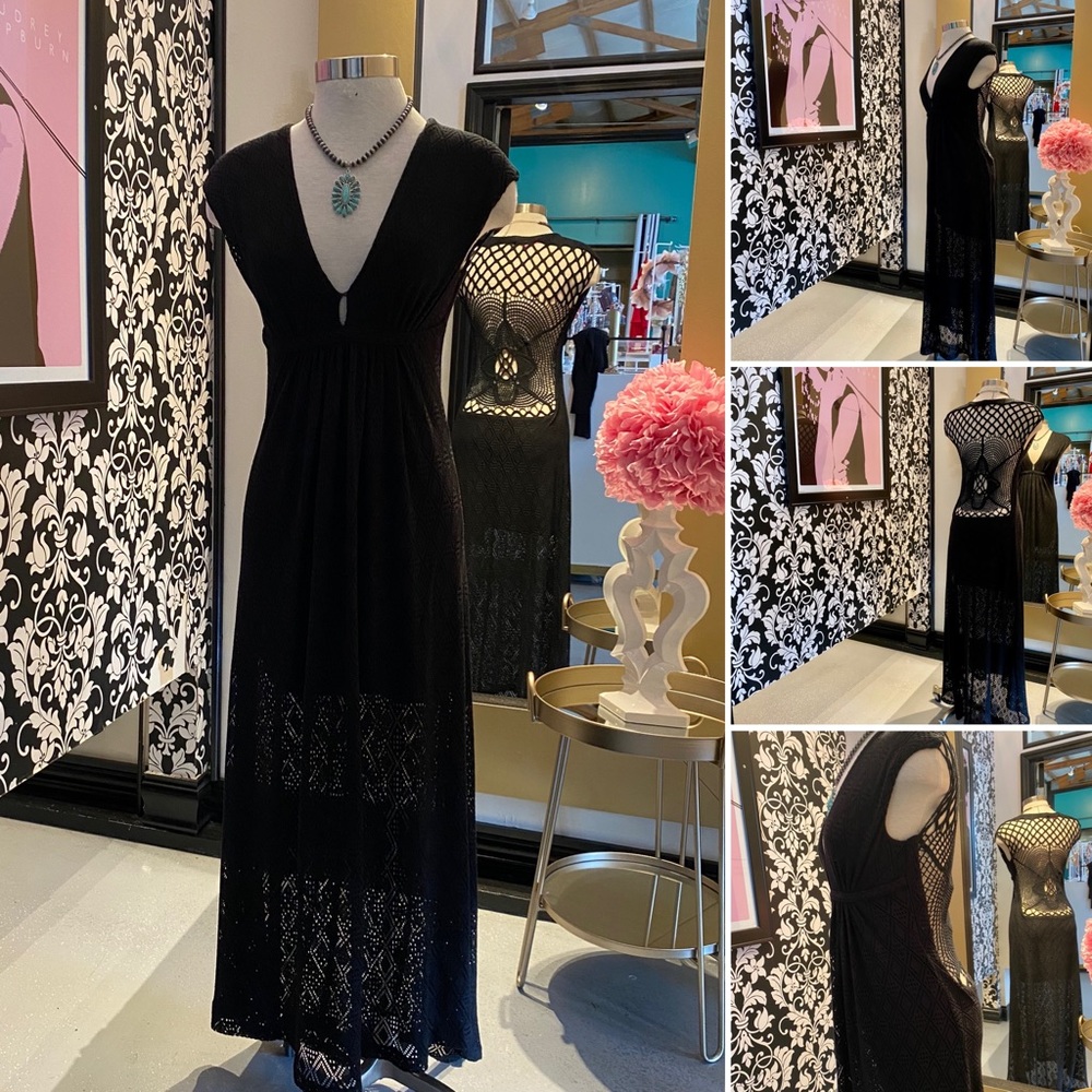 🌺Sky
Fabulous Black Cap Sleeve Dress